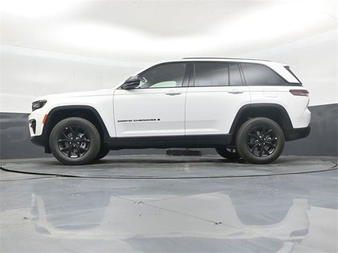 New 2025 Jeep Grand Cherokee Laredo image 43