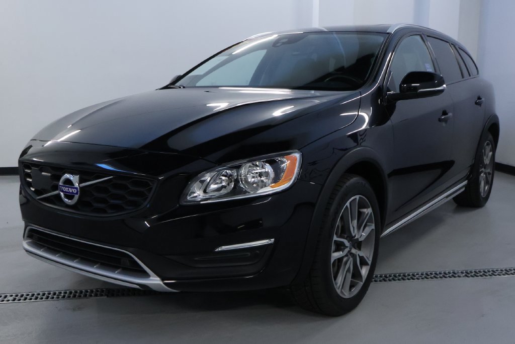 Used 2018 Volvo V60 T5 Cross Country AWD/4WD image 3