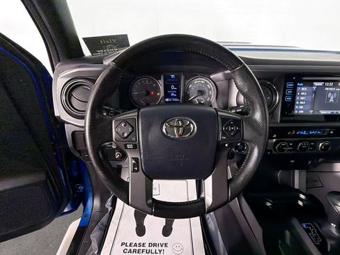 Used 2016 Toyota Tacoma SR5 AWD/4WD image 11