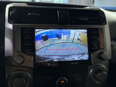 Used 2022 Toyota 4Runner SR5 AWD/4WD image 31
