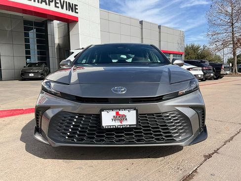 Used 2025 Toyota Camry SE image 4