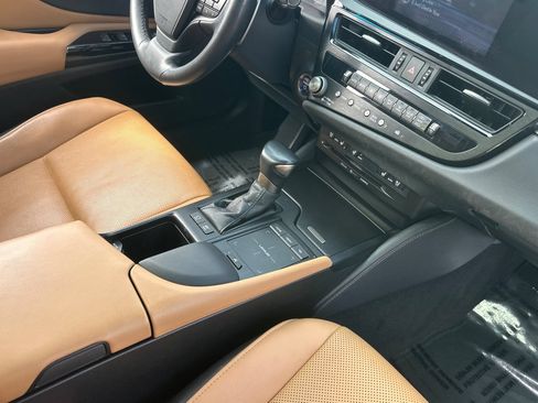 Used 2022 Lexus ES 300h w/ Premium Package FWD image 18