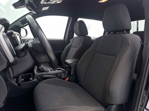 Used 2019 Toyota Tacoma TRD Off-Road image 17