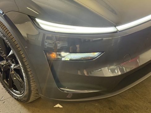 Used 2026 Tesla Model Y Long Range image 25