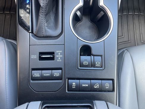 Used 2020 Toyota Highlander XLE AWD/4WD image 28