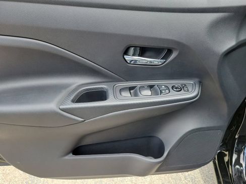 Used 2025 Nissan Versa SV FWD image 17