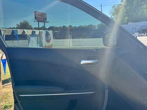 Used 2015 Dodge Charger SE w/ Popular Equipment Group image 12