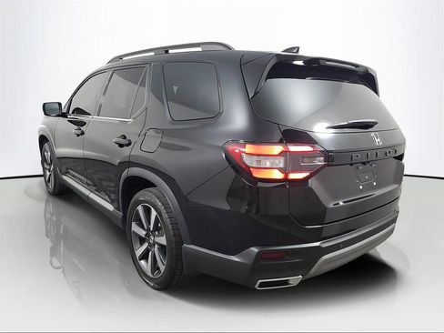 Used 2025 Honda Pilot Touring image 4