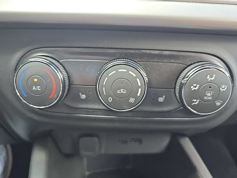 Certified 2024 Chevrolet Trax LS w/ LS Convenience Package FWD image 17