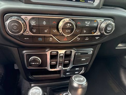 Used 2021 Jeep Wrangler Unlimited Sahara w/ Cold Weather Group AWD/4WD image 14