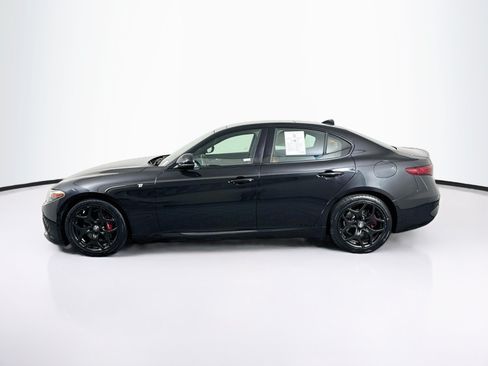 Used 2022 Alfa Romeo Giulia Ti RWD image 4