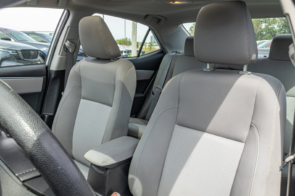 Used 2015 Toyota Corolla LE FWD image 13