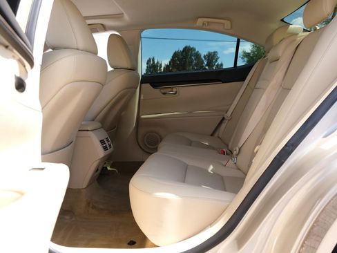 Used 2015 Lexus ES 350 w/ Premium Package FWD image 12