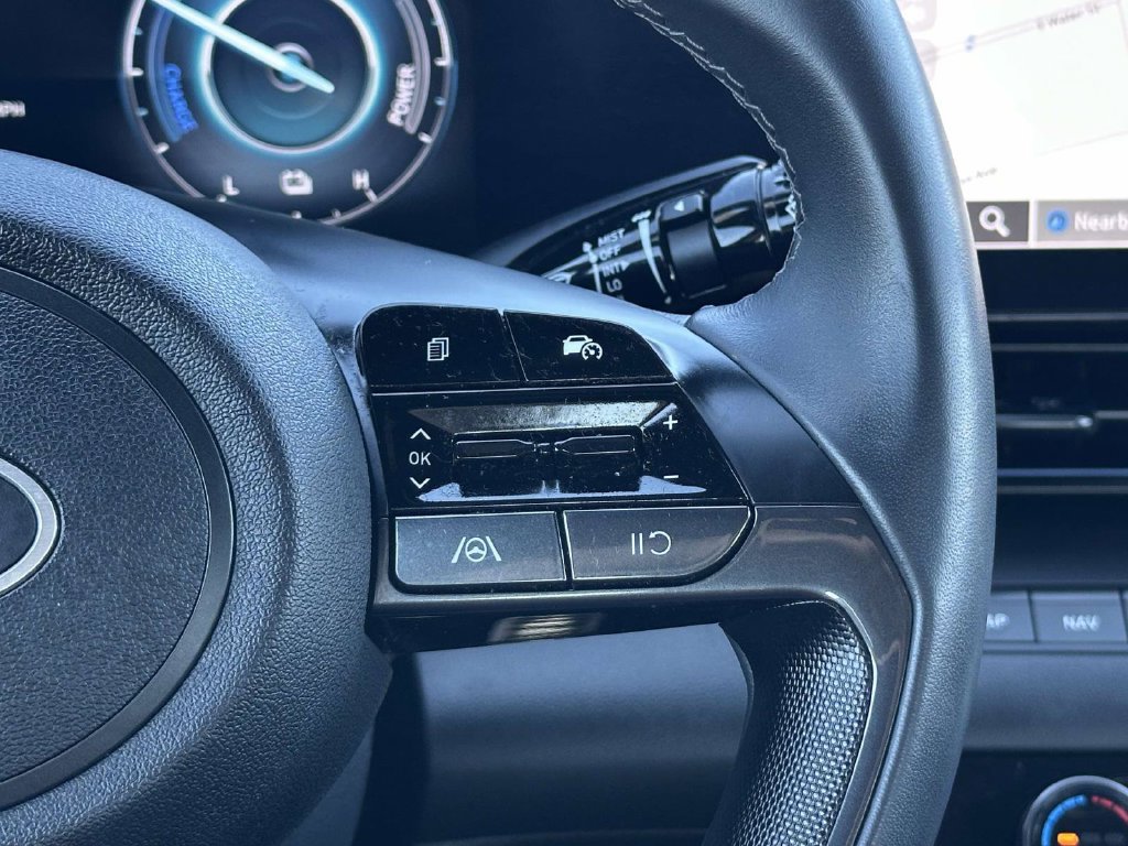 Used 2025 Hyundai Elantra SEL FWD image 23