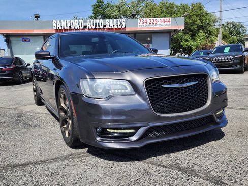 Used 2017 Chrysler 300 S w/ S Model Appearance Package RWD image 7
