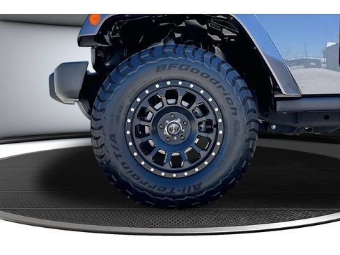Used 2017 Jeep Wrangler Unlimited Rubicon w/ Connectivity Group AWD/4WD image 49
