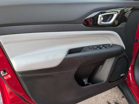 New 2026 Jeep Compass Limited w/ Sun, Sound & Navigation Group image 9