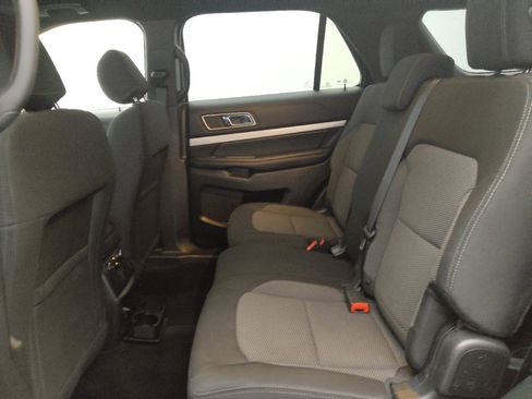 Used 2016 Ford Explorer XLT w/ Equipment Group 201A FWD image 18