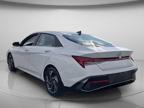 Certified 2025 Hyundai Elantra SEL FWD image 7