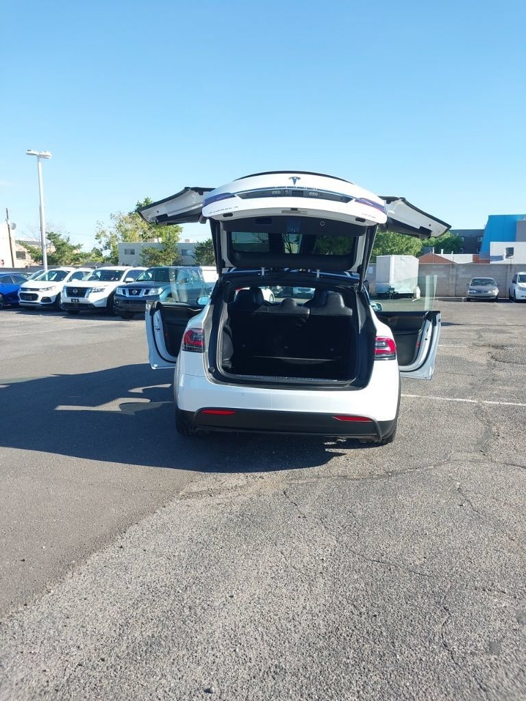 Used 2018 Tesla Model X 100D AWD/4WD image 9