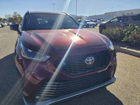 Used 2021 Toyota Highlander XSE image 11