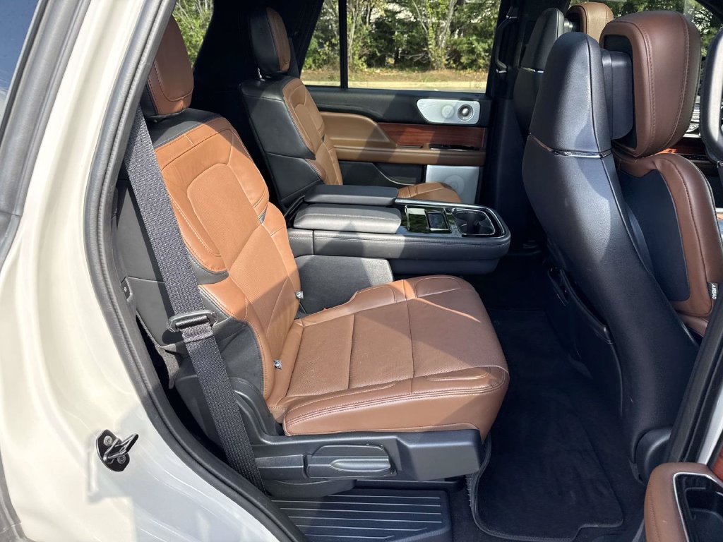 Used 2024 Lincoln Navigator Reserve AWD/4WD image 11