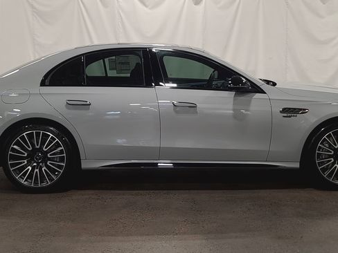New 2026 Mercedes-Benz E 53 AMG e 4MATIC Sedan image 3