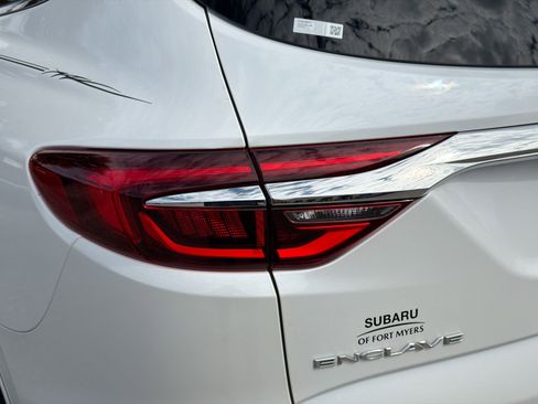 Used 2020 Buick Enclave Essence image 10