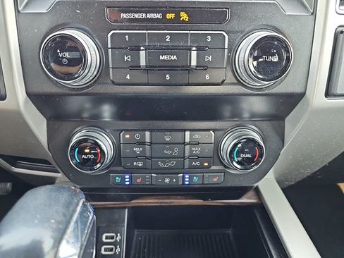 Used 2020 Ford F150 Lariat w/ Equipment Group 502A Luxury AWD/4WD image 27