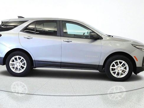 Used 2023 Chevrolet Equinox LS w/ LS Convenience Package AWD/4WD image 10