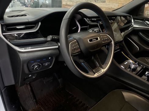 Used 2022 Jeep Grand Cherokee Trailhawk image 2