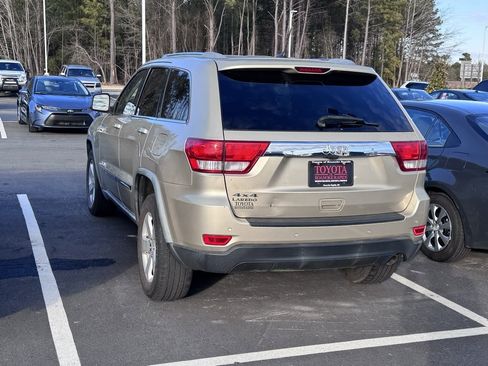 Used 2011 Jeep Grand Cherokee Laredo image 5