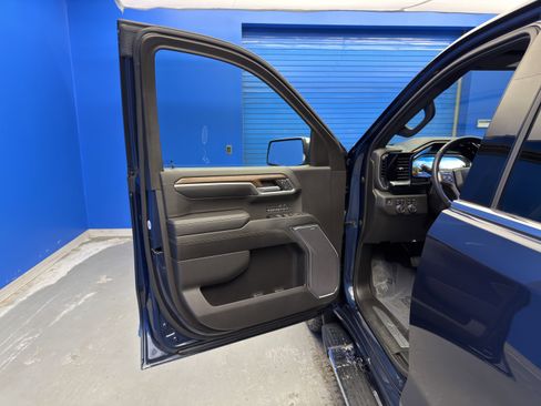 Used 2023 Chevrolet Silverado 1500 High Country w/ High Country Premium Package image 10