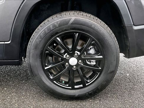 Used 2022 Jeep Cherokee Latitude Lux w/ Sun & Sound Group image 42