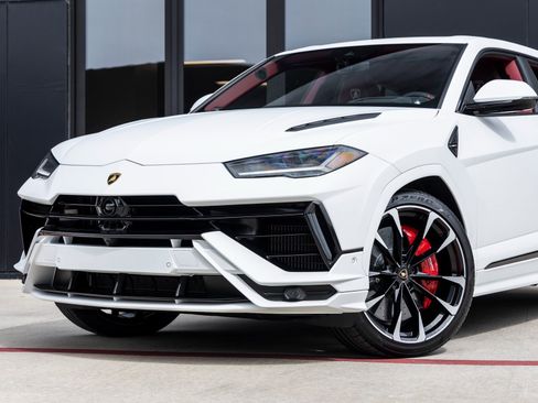 Used 2024 Lamborghini Urus S image 3