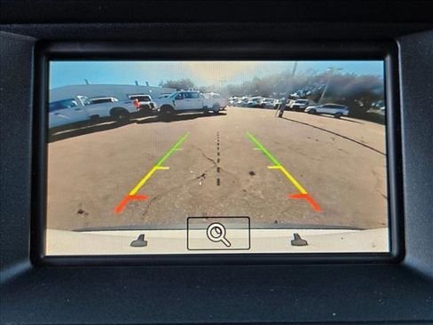 Used 2019 Ford Edge SE image 16