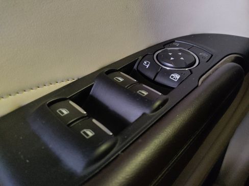 Used 2018 Lincoln MKC Select w/ Select Plus Package FWD image 27