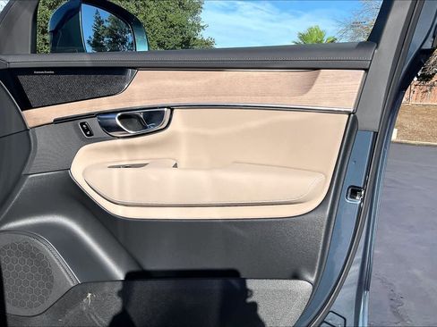 New 2026 Volvo XC90 T8 Plus image 31