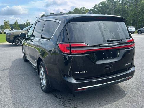 Used 2023 Chrysler Pacifica Limited FWD image 7