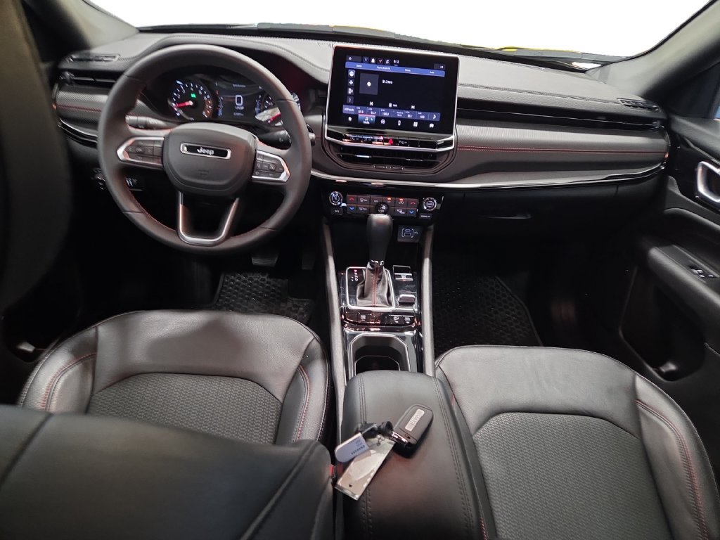 Used 2025 Jeep Compass Trailhawk AWD/4WD image 10