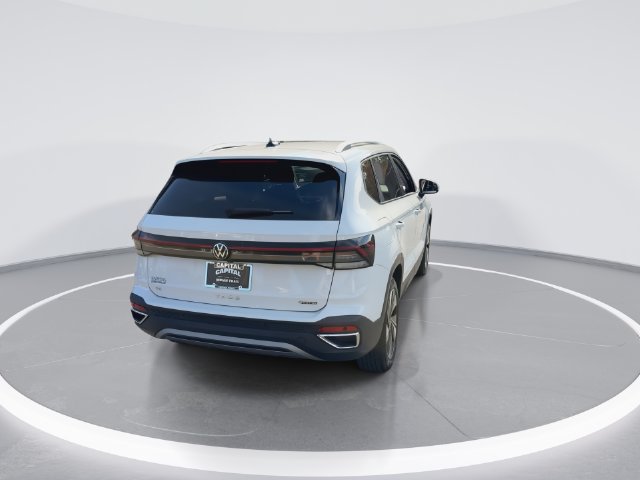 Used 2025 Volkswagen Taos SE AWD/4WD image 8