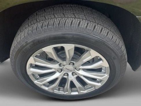 Used 2023 GMC Yukon Denali AWD/4WD image 3