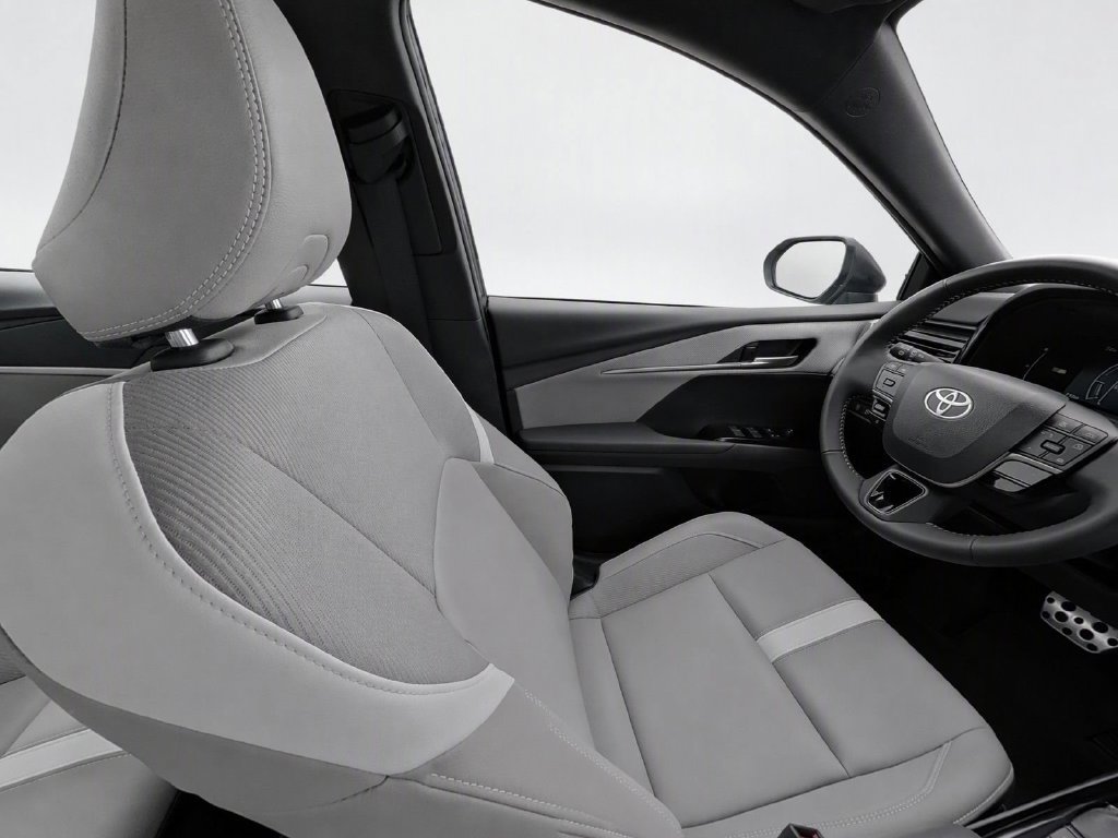 Used 2025 Toyota Camry SE FWD image 15