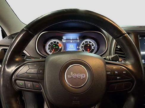 Used 2019 Jeep Cherokee Trailhawk w/ Cold Weather Group image 10