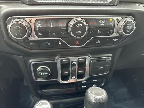 Used 2023 Jeep Wrangler Unlimited w/ Sun & Screen Package AWD/4WD image 22