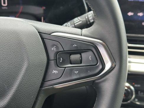Used 2025 Chevrolet Trax LT w/ LT Convenience Package FWD image 19