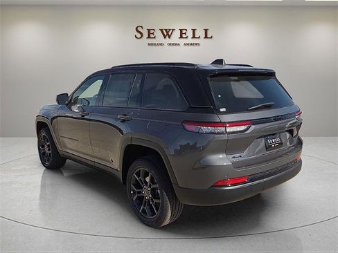 New 2025 Jeep Grand Cherokee Limited image 3