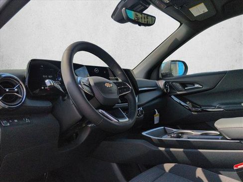 New 2026 Chevrolet Equinox LT w/ Safety and Technology Package FWD image 3