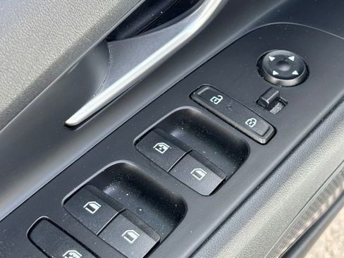 Used 2025 Hyundai Elantra Limited FWD image 11