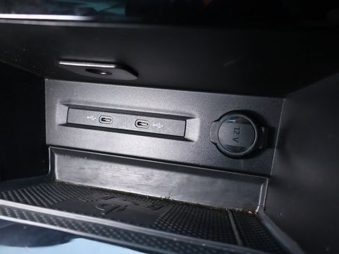 Used 2024 Volkswagen Taos SE FWD image 19
